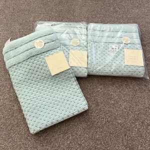 Bath mat/rugs - set of 3 - NWT